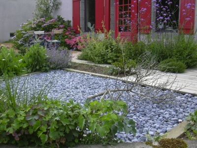Galets et plantes vivaces